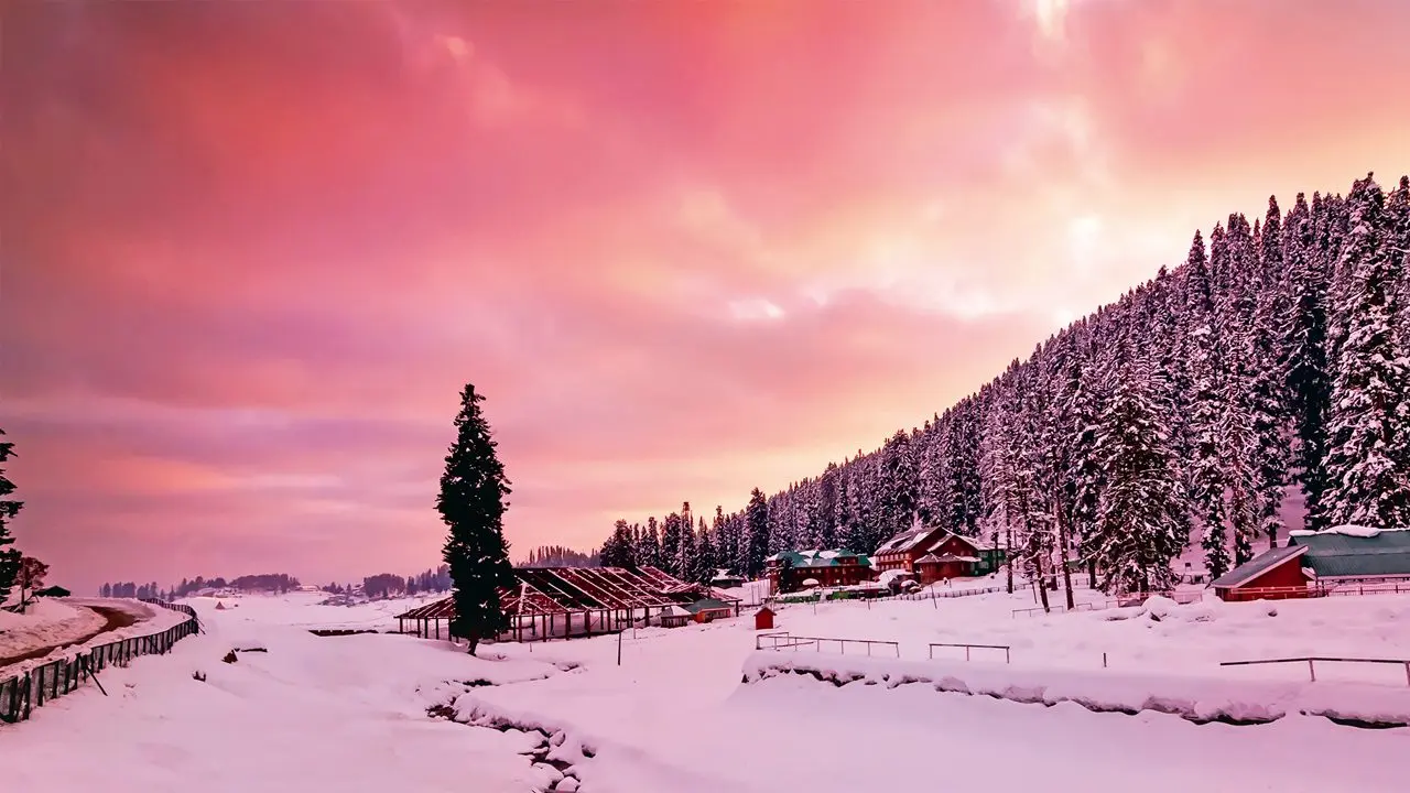 Snow fun and skiing in Gulmarg